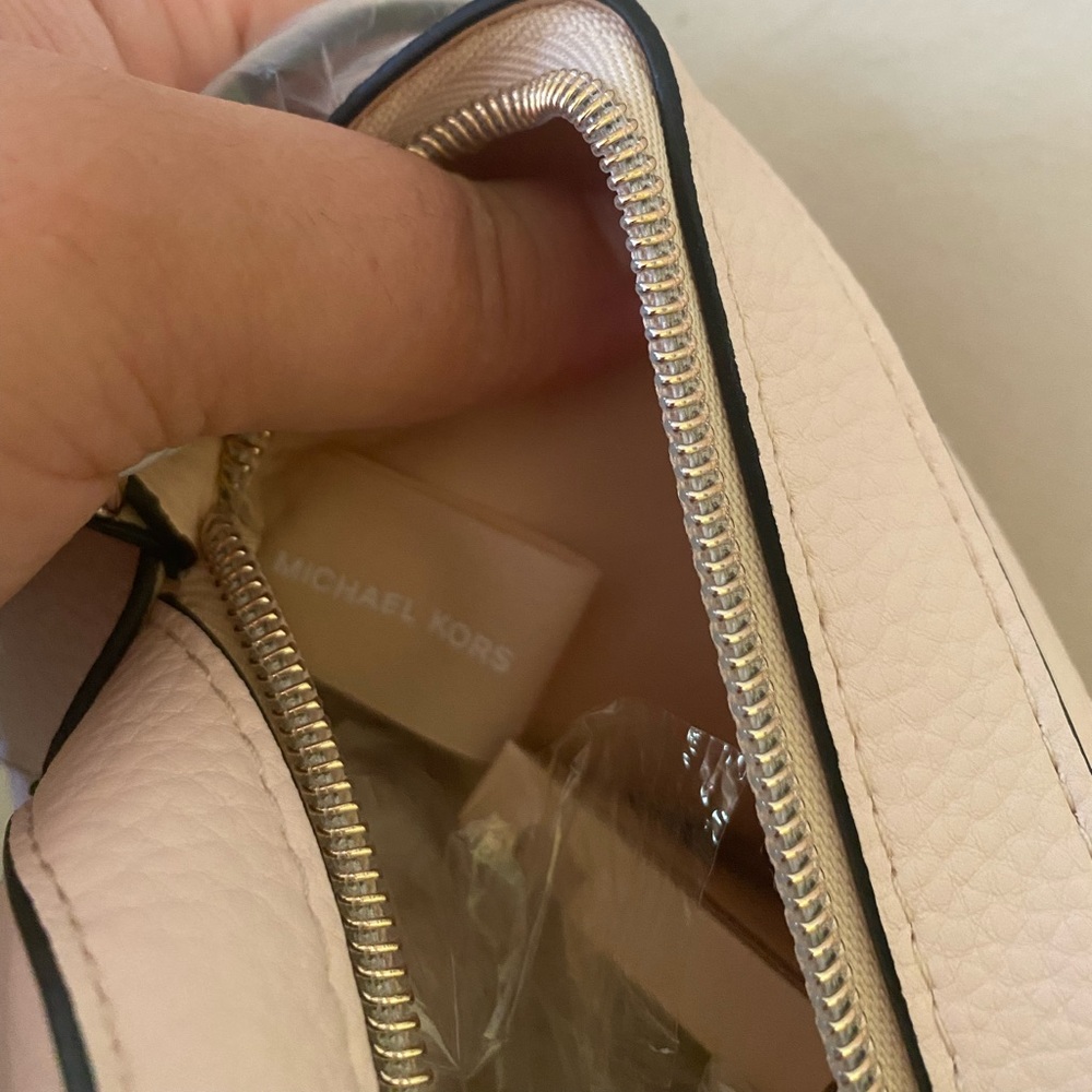 Brand New- Micheal Kors Blush Crossbody! - Picture 7 of 8